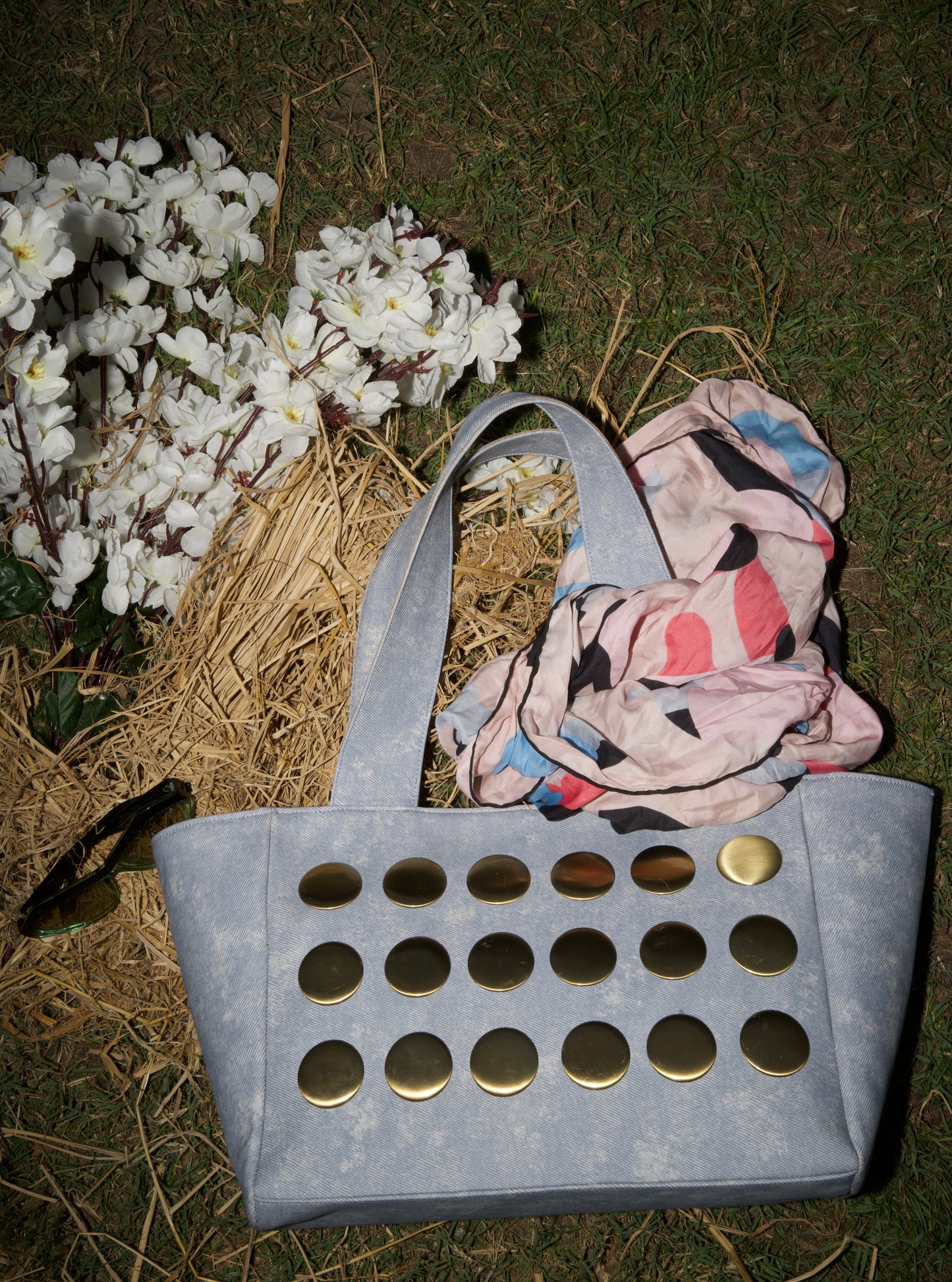 Diva in light blue wash